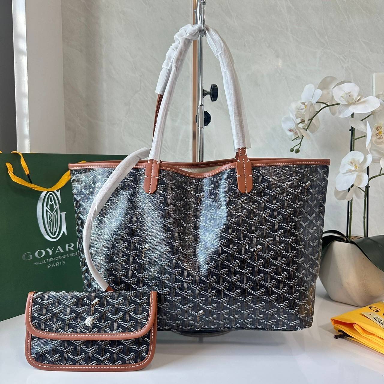 พร้อมส่ง 5 สี PM GOYARD ANJOU PM REVERSIBLE TOTE BAG / Goyard tote bag กระเป๋าทรงโท้ทใบใหญ่ เกรดไฮเอน 1:1 ใช้งานต่างประเทศได้ ภาพถ่ายจากงานขายจริง