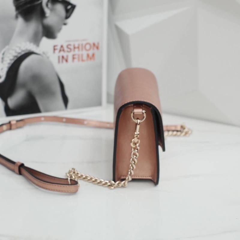 ทรงน่ารักมาก ใบเล็ก สี Glitter ✨ Limited รับ (summer) **KEEPBAG_Aris กระเป๋าใบใหม่เอาใจสาวทุกสไตล์เลยค่ะ 🌈🌈Summer นี้ ใครกำลังมองหากระเป๋าใบเล็กกะทัดรัด เหมาะกับทุกๆวัน ใช้งานง่าย ใส่ของครบใบนี้แนะนำเลยค่า น้ำหนักเบา สะพายไม่เจ็บไหล