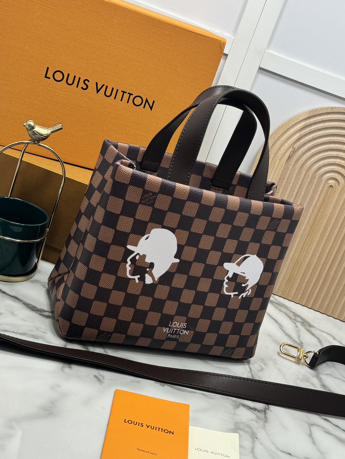 TOP ORI หนังแท้ | LV Mini Shopper Tote Bag Damier Phriendship Canvas กระเป๋าทรงโท้ท ดีไซน์แครี่ออลขนาดเล็กที่ได้แรงบันดาลใจจากดีไซน์กระเป๋าช้อปปิ้งคลาสสิก
