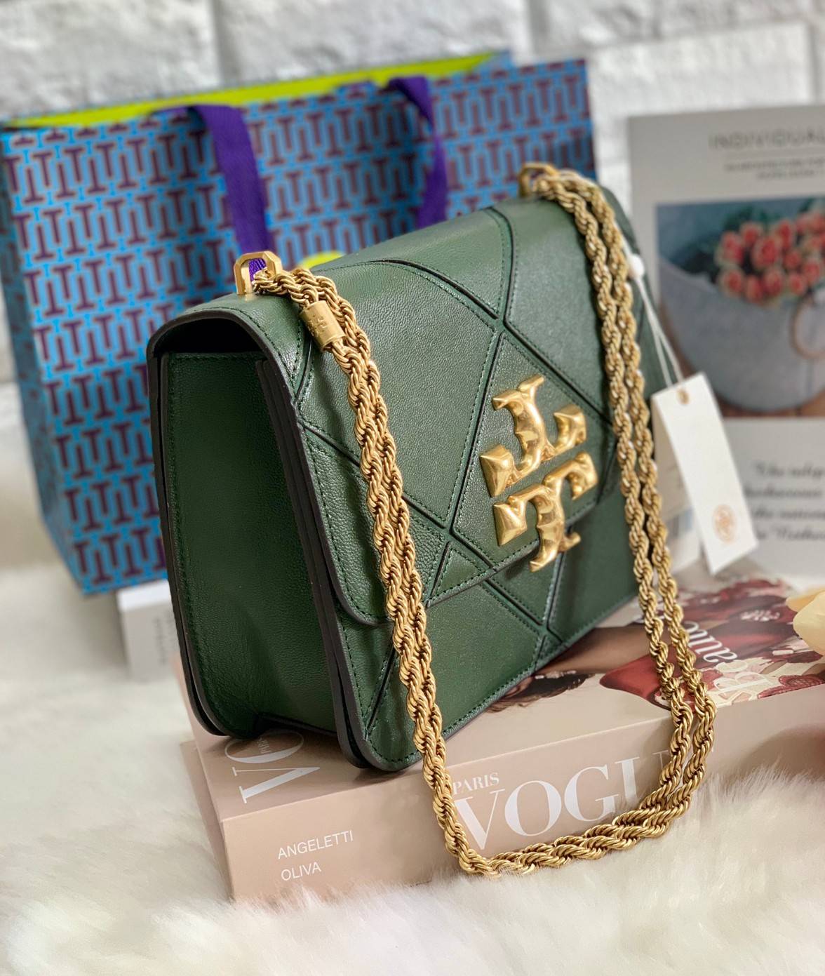 สวยจริงคุณภาพสูง ไม่จกตาค่ะ!! TORY BURCH ELEANOR QUILTED CONVERTIBLE SHOULDER BAG ((73590)) พร้อมส่งที่ไทย ใครรออยู่ห้ามพลาด จำนวนจำกัดค่ะ!! อีกรุ่นที่น่าครอบครองมากๆค่ะ😘 กระเป๋าสะพายข้างและทบสายเป็นคล้องไหล่ได้ หนังแท้ชั้นดีที่สุด ทำลายเหลี่ยมตัด