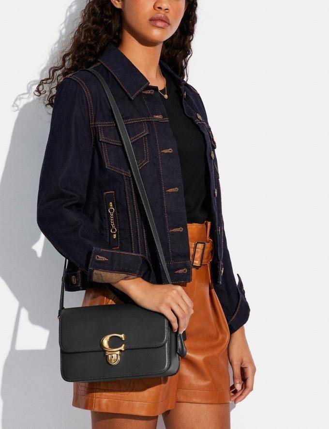 COACH STUDIO GLOVETANNED LEATHER SHOULDER BAG (C6641)🌺ห้ามพลาดเด็ดขาด!! สวยละมุน เรียบหรู ดูแพงสุดๆ!! //กระเป๋าถือ กระเป๋าสะพาย ดีไซน์เนี้ยบ! เฉียบมาก!// วัสดุหนังแท้ หนังเรียบเต็มใบ อยู่ทรง สวยมากๆ ดีเทลเรียบหรู ผู้ดีสุดๆ!// ด้านหน้าเปิด-ปิดด้วยต