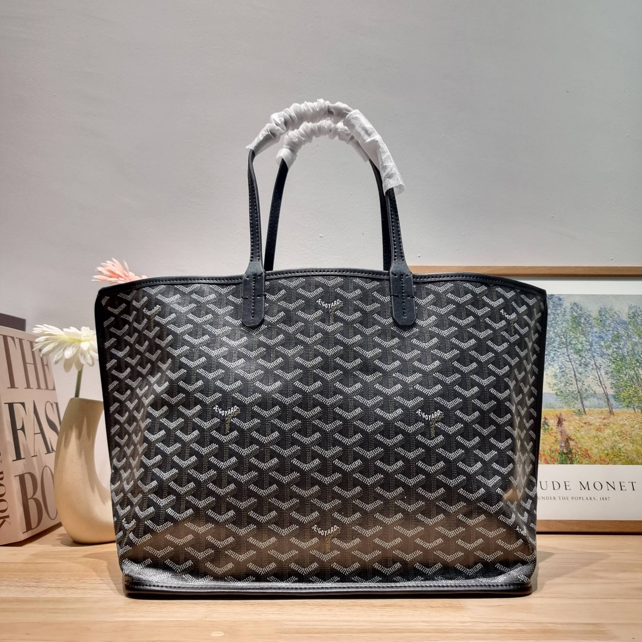 GOYARD ANJOU REVERSIBLE TOTE กระเป๋าสะพายทรงโท้ท ใบใหญ่จุใจ!! กลับด้านใช้ได้ทั้ง 2 ด้าน มาครบสีขายดี เลิศทุกสี รูปทรงคลาสสิค ดีไซน์เป็นเอกลักษณ์ ใช้งานได้หลากหลาย