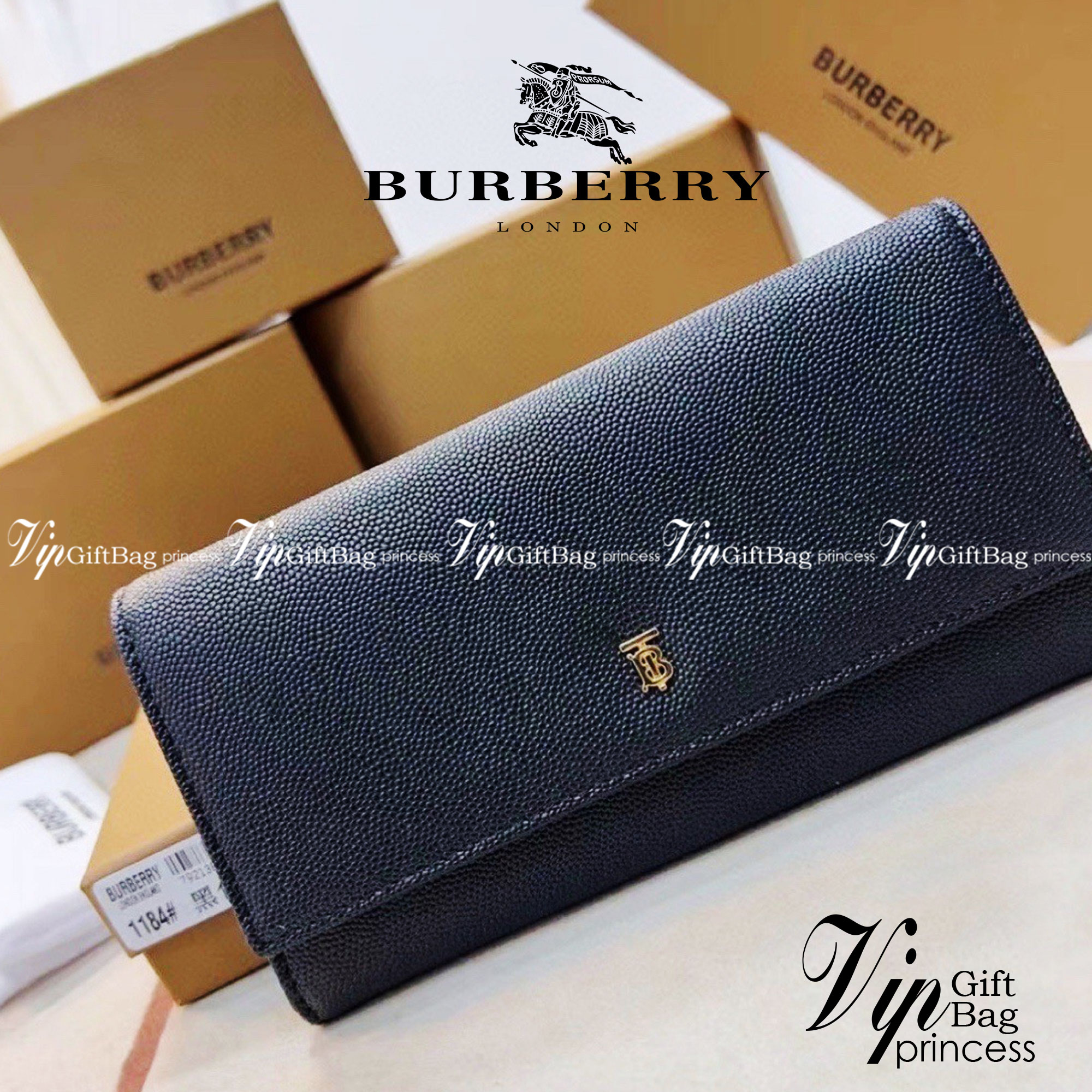 BURBERRY long wallet / BB vintage long wallet กระเป๋าสตางค์ใบยาวแบรนด์หรู เป็นไอเท็มสุดฮิต ติดทุกกระแส แรงไม่เคยตก รุ่น unisex สีไหนใครๆก็ใช้ได้หมด อยู่ที่ใจ!! ❤️ ใบยาวขนาดกำลังเหมาะมือ ถือแล้วขับผิวทุกสี ภายในมีช่องใส่บัตรเยอะ แบ่งสัดส่วนสวย ใส่ธน