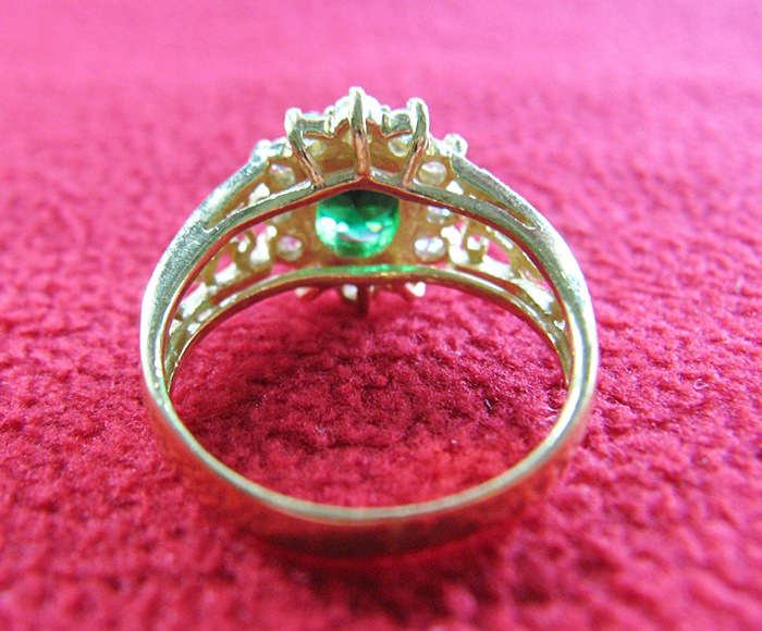 สินค้าหมดชั่วคราวค่ะ แหวนมรกตทองเหลืองล้อมเพชรแบบผู้หญิง(ราศีพฤษภ)แบบ2ค่ะ