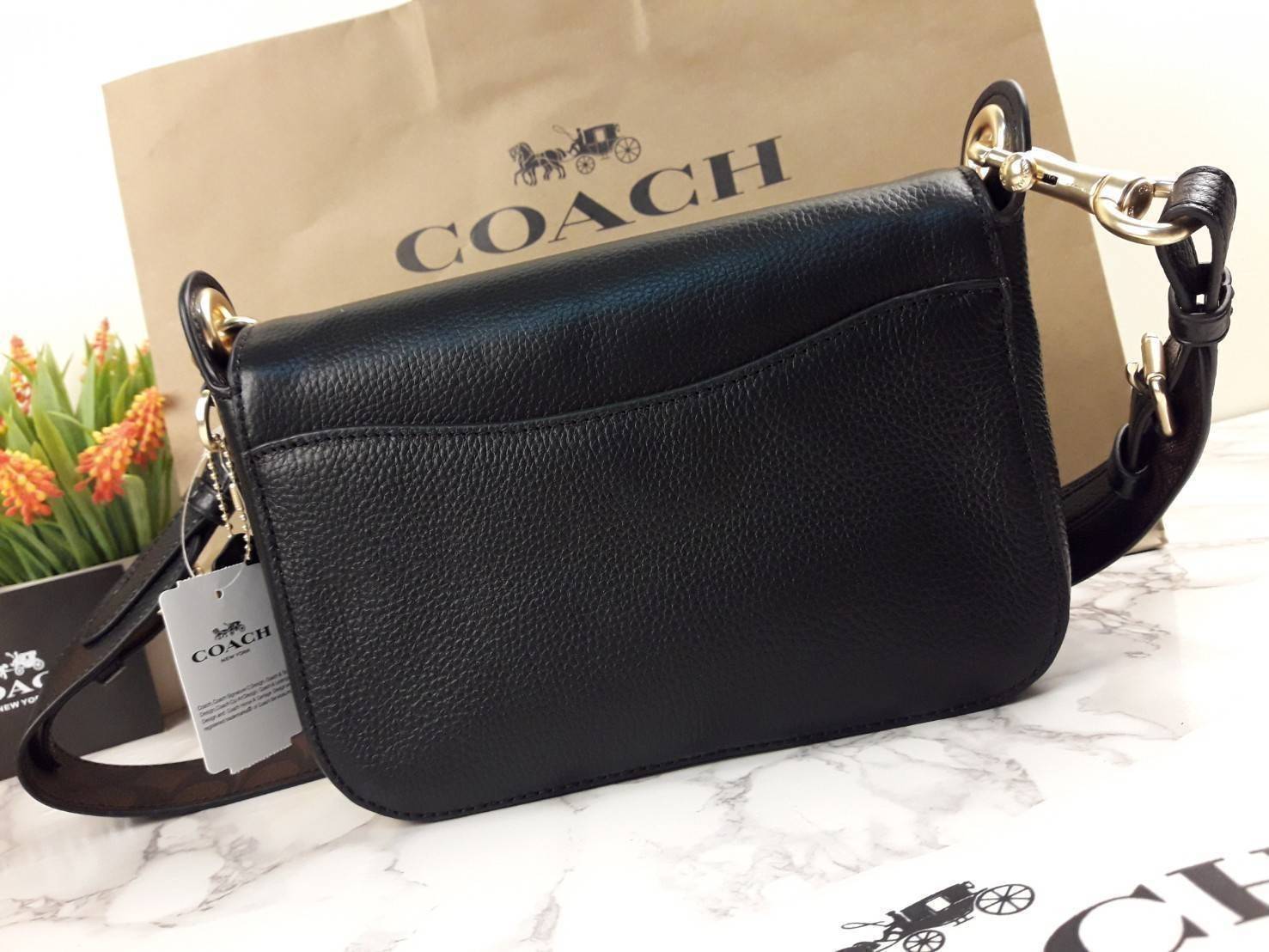 COACH SMALL JES MESSENGER WITH SIGNATURE CANVAS STRAP(COACH F77979)🌺 ทรงนี้ สวยมากจริงๆ ฮิตมากๆตลอดกาล //สะพายข้างฝาปิด ล็อคด้วยแม่เหล็กแน่นหนา รุ่นนี้สวยมาก >>วัสดุหนังแท้เต็มใบ หนังสวยคุณภาพดีมากๆ ยิ่งใช้ หนังยิ่งสวย>>สายสะพายถอดได้ 