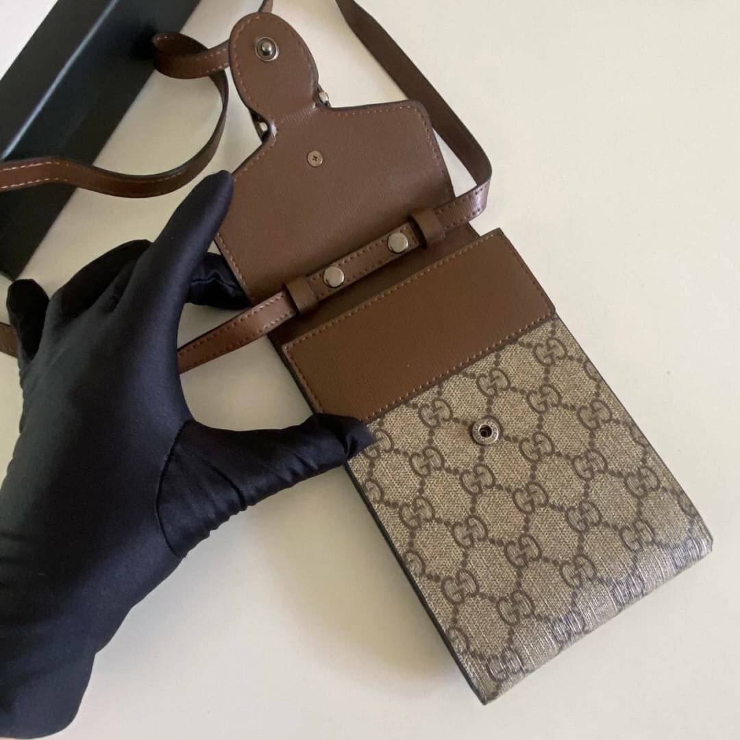 VIP GIFT 】GUCCI Dionysus mini phone bag พร้อมส่ง จัดมาให้แล้วนะจ๊ะ ใครหาอยู่มาทางนี้ได้เลย กระเป๋าใส่โทรศัพท์ ใส่กระเป๋าสตางค์ ใส่ลิปสติก ขนาดmini น่ารักมาก ด้วยความคลาสสิคเข้ากับรูปทรงที่ทันสมัย ไม่มีไม่ได้แล้วจร้า