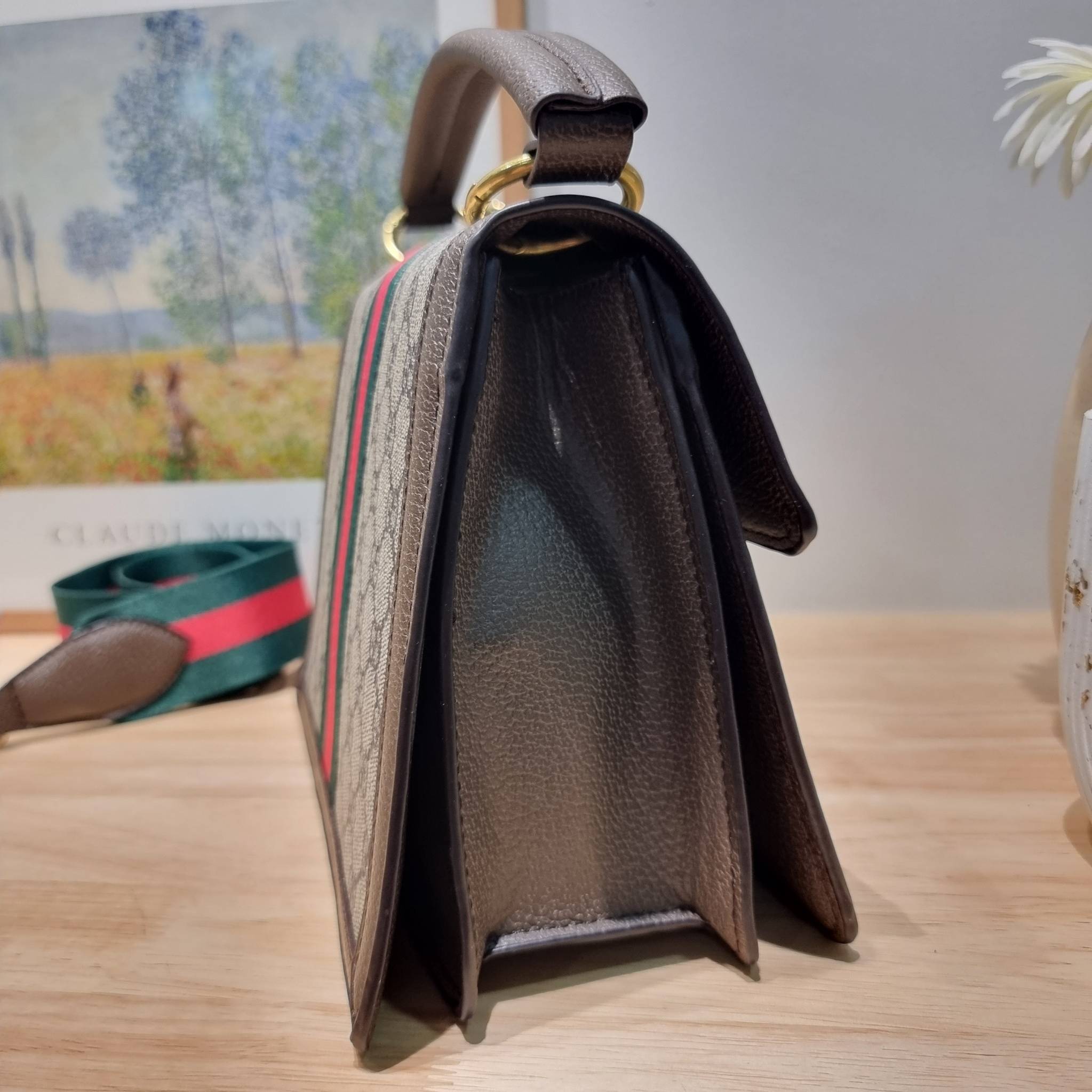 Gucci Queen Margaret Bee Bag / Gucci queen margaret crossbody handbag พร้อมส่ง กระเป๋าสะพายข้าง ดีไซน์สวย โดดเด่นไม่ซ้ำใคร เปิด-ปิดด้วยตัวกดล็อครูปผึ้ง พร้อมแท็กพวงหนังห้อยเก๋ๆ