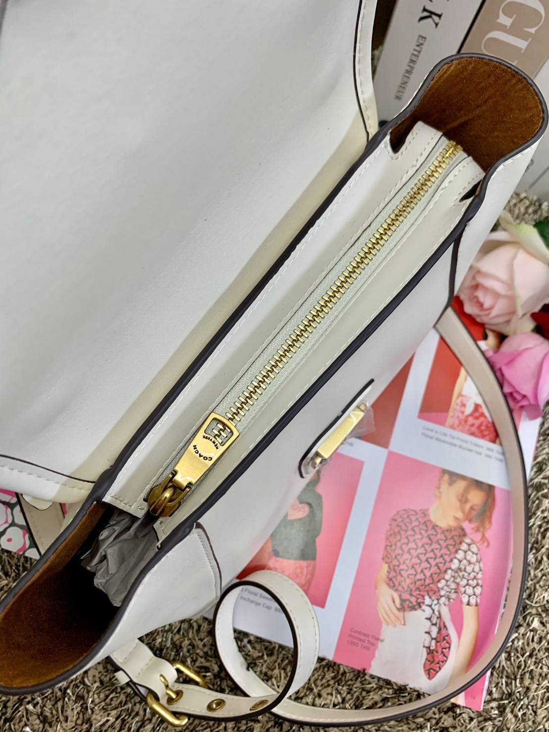 COACH COURIER CARRYALL 23 IN COLORBLOCK SIGNATURE CANVAS พร้อมส่ง 7 แบบ พร้อมส่ง ลุคดูไฮสุดๆค่ะ! กระเป๋าสะพายหนังหรูหราและคลาสสิค หนังแท้ชั้นดีที่สุด น้ำหนักเบา หนังสวยมากก สัมผัสแล้วหลงรักแน่นอนจ้าา😘