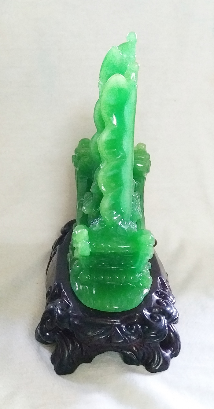 เรือมังกรสีหยกลำใหญ่สมปรารถนาราบรื่นค่ะ