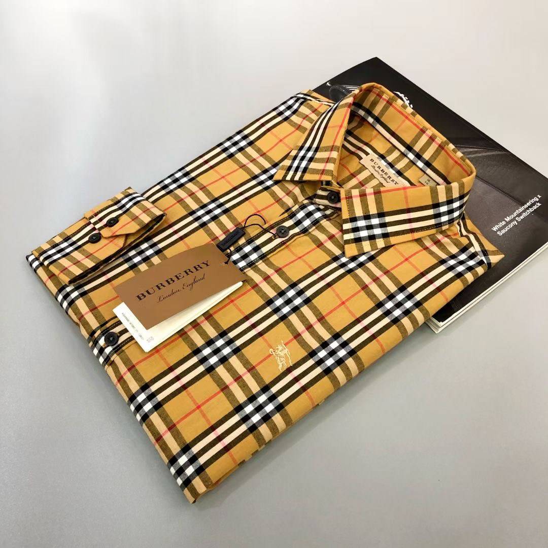 BURBERRY SHIRT / BURBERRY LONG SLEEVE VINTAGE CHECK SHIRT เสื้อเชิ้ตแขนยาวแบรนด์เบอเบอรี่ ลายสก็อตสุด classic เรียบหรู ดูดี ภูมิฐานมากๆค่ะ สินค้านำเข้าคุณภาพเทียบแท้ งานสวยเทพ เนื้อผ้าอย่างดี เป๊ะมาก รับประกันความพอใจเลยนะคะ ใส่เป็นเชิ้ตติดกระดุมเนี๊ยบๆ ห