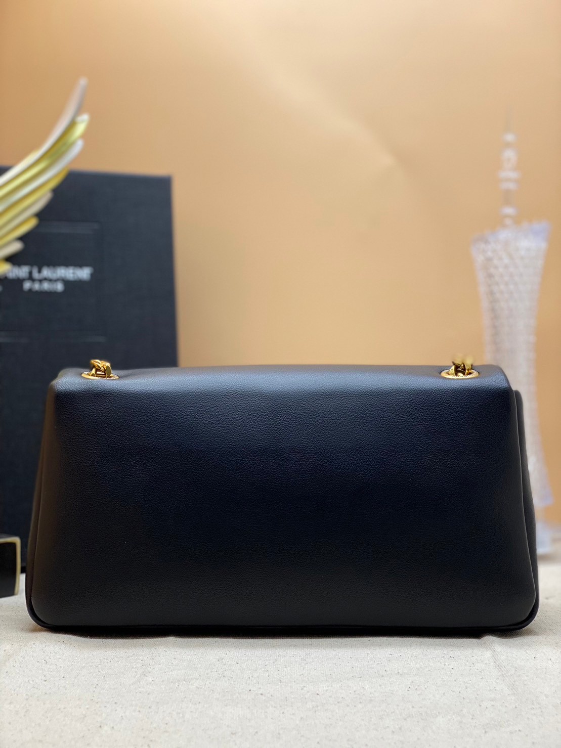 YSL CALYPSO IN PLUNGED / YSL Calypso Padded Leather Shoulder Bag กระเป๋าสะพาย คอลใหม่ ดีไซน์โลโก้โดดเด่น อะไหล่ทอง