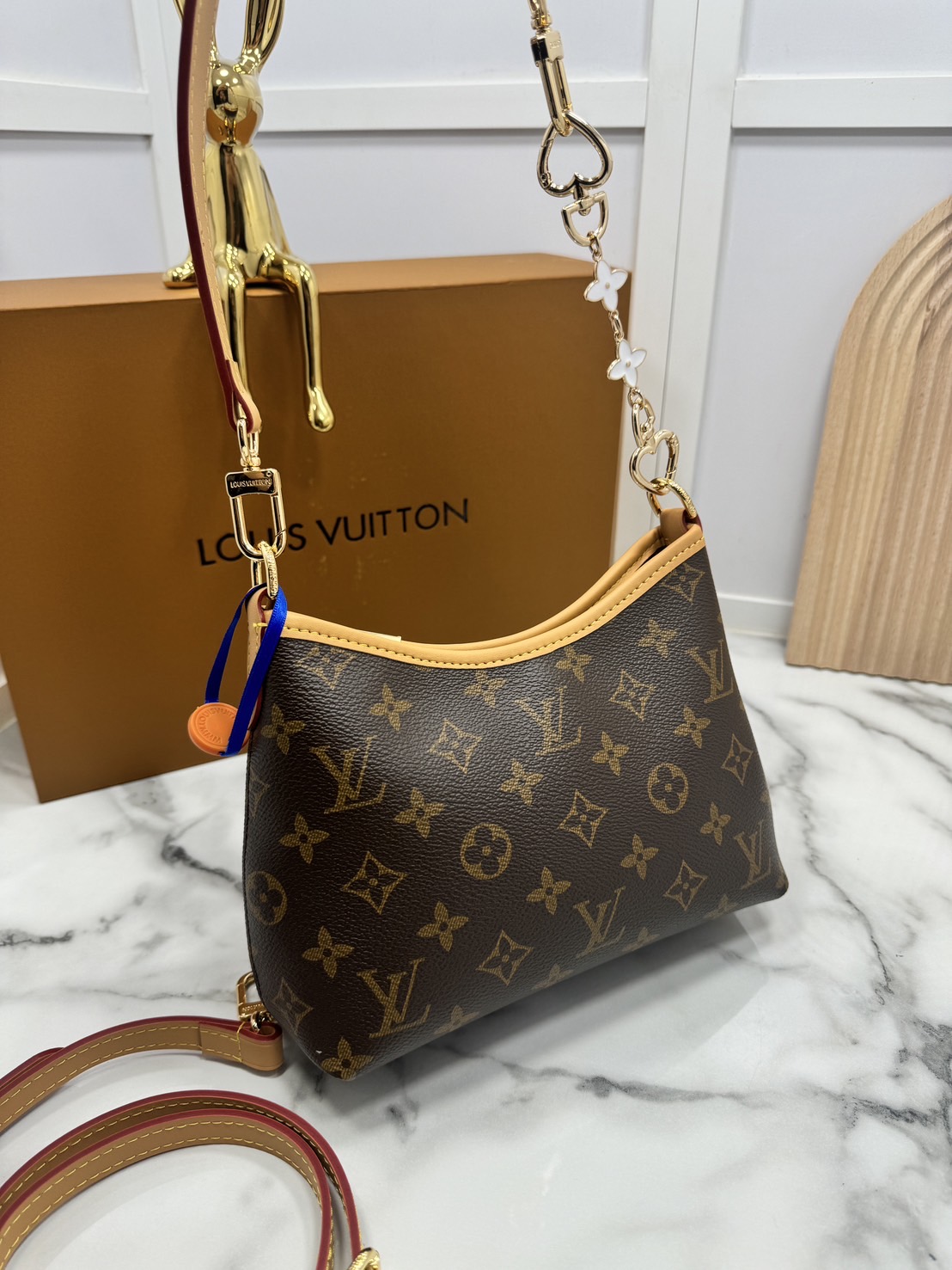 ORI หนังแท้ | LV Mini CarryAll Monogram canvas กระเป๋าสะพายไซ์เล็ก แครี่ออลรุ่นใหม่ มาพร้อมห่วงโซ่หัวใจห้อยสุดคิ้ว และสายสะพายแยกถอดได้ สวยหรูคลาสสิก