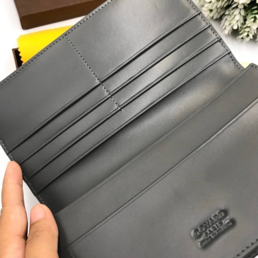 VIP 】หนังแท้ GOYARD LONG WALLET กระเป๋าสตางค์ใบยาว รุ่นตามหา มาเท่าไหร่ไม่เคยพอเลยค่า เป็นรุ่นคลาสสิกที่หยิบมาใช้งานได้บ่อยที่สุด งานหนังแท้ทั้งใบสวยมากนะคะ ใช้ทนทานได้นานเลยค่ะ ภาพสินค้าถ่ายจากงานขายจริง พร้อมส่งที่ไทยราคาสุดคุ้มห้ามพลาดค่ะ!