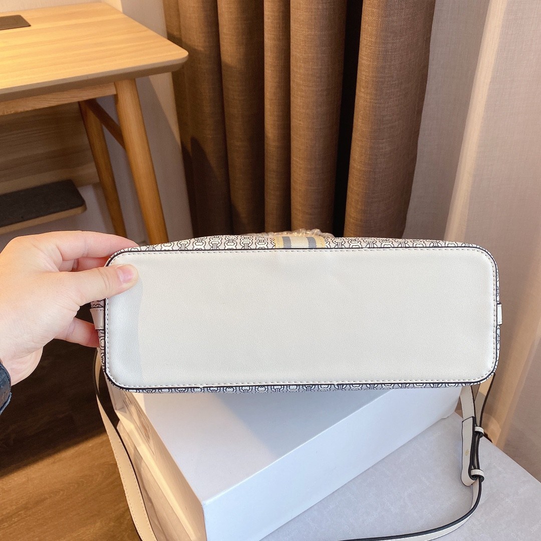 ของแท้ 💯% TORY BURCH TOTE BAG กระเป๋าสะพายไหล่ทรงช้อปปิ้ง ทรงคลาสสิค ฮิตตลอดกาล ทรงสวยขนาดกำลังดี