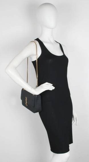 VIP 】SAINT LAURENT JAMIE BAG VIP GIFT WITH PURCHASE (GWP) พรีเมี่ยมกิ้ฟ Limited Edition จาก YSL DUTY FREE COUNTER วัสดุหนังแกะสังเคราะห์ อะไหล่สีทอง ดีไซน์ลายตารางหมากฮอต ประดับโลโก้แบรนด์ที่ด้านหน้า รูปทรงสวย มีหูจับถนัดมือสายสะพายโซ่เลื่อนปรับระดับได้..