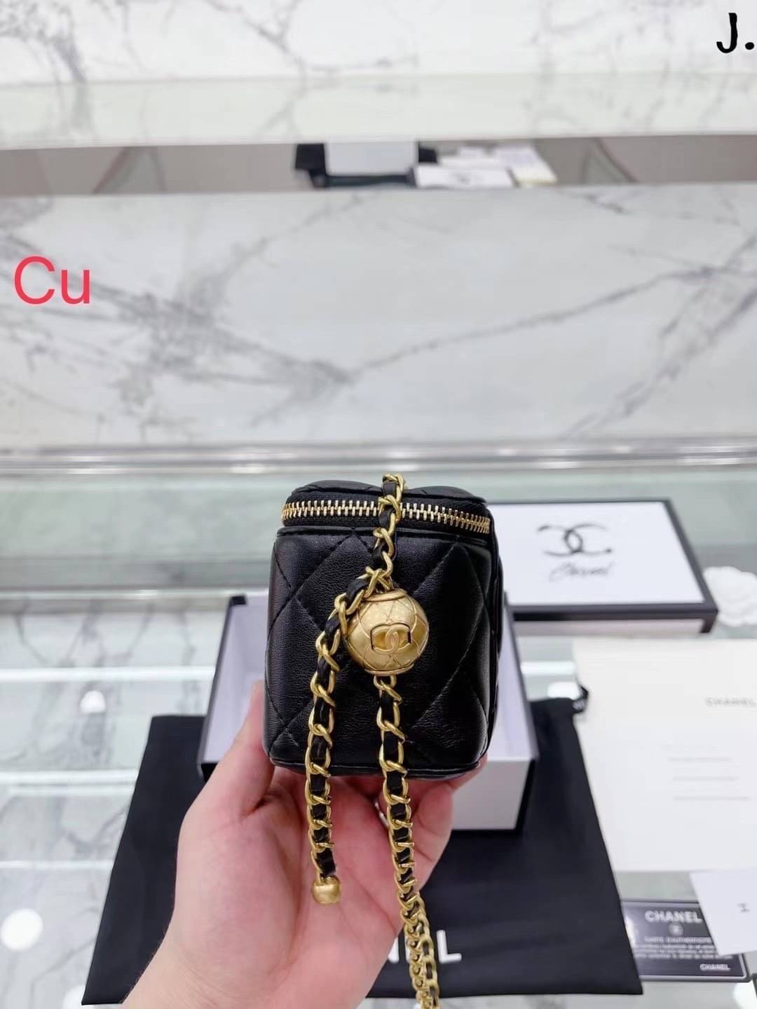 Chanel Pearl Crush Mini Vanity / Chanel Vanity crossbody bag กระเป๋าทรงกล่องใบเล็กน่ารัก งานหนังสวย ตอบโจทย์และครองใจสาวๆ ได้อย่างแท้จริง