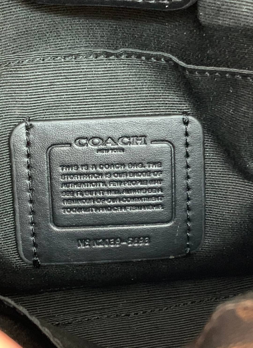 COACH MINI CALLY CROSSBODY IN SIGNATURE ((3599, 2184, 5693, 2134, 2183)) พร้อมส่งที่ไทยทันที! กระเป๋าสะพายครอสบอดี้ร์ กระเป๋าครอสบอดี้โท้ทมินิไซส์ รุ่นใหม่สุดฮอต!! ใบจริงคือน่ารักม้ากกกก!! สวยอยู่ทรง น่ารักน่าใช้ ทรงTote ปากกระเป๋าเปิดปิดแบบแม่เหล็ก ภายใน