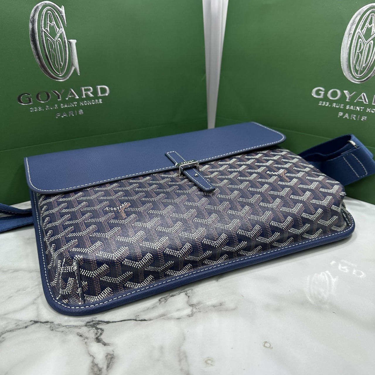 ORI หนังแท้ | Goyard Coursier Messenger bag กระเป๋าแมสเซ็นเจอร์ดีไซน์ใหม่ กะทัดรัดใช้งานได้อย่างคล่องตัว เหมาะมากสำหรับสายสปอร์ต ที่สุดของความหรูตอบโจทย์การใช้งาน ใบจริงสวยงามตามรูปค่ะ