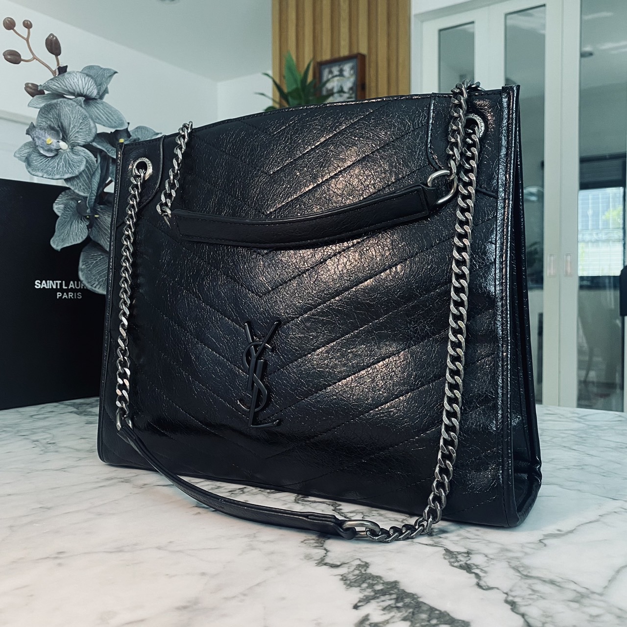 YSL Shopper Niki Tote Bag กระเป๋าสะพายทรงโท้ทใบใหญ่กำลังสวย หรูหราขั้นสุด เสิร์ฟมาให้สวยทันใช้ปีใหม่แน่นอน ใบจริงดูแพงเกินคุ้ม -- [รับตัวแทนกระเป๋า]