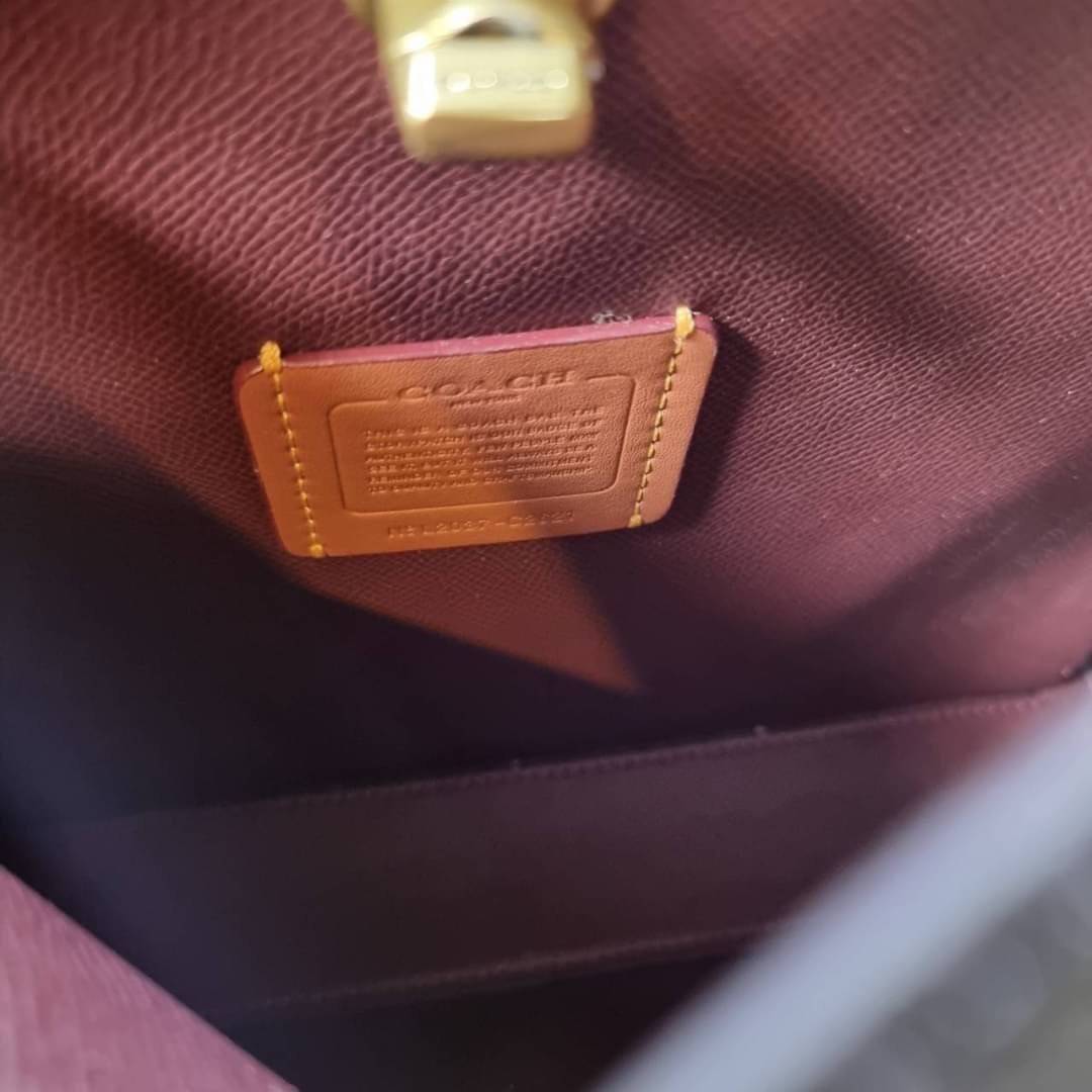 COACH WILLOW SHOULDER BAG ((C2745//C2590//C2621)) พร้อมส่งที่ไทย รุ่นแนะนำค่ะ🔥🔥 🔺กระเป๋าหิ้ว//คล้องไหล่//สะพายข้าง สุดคุ้ม! หนังแท้ชั้นดี ได้ไปหลงรักแน่นอนค่ะ หนังสวยมากๆ😘 🔺ตัวกระเป๋าแบ่งเป็นสองช่องหลัก ด้านนึงเป็นแ