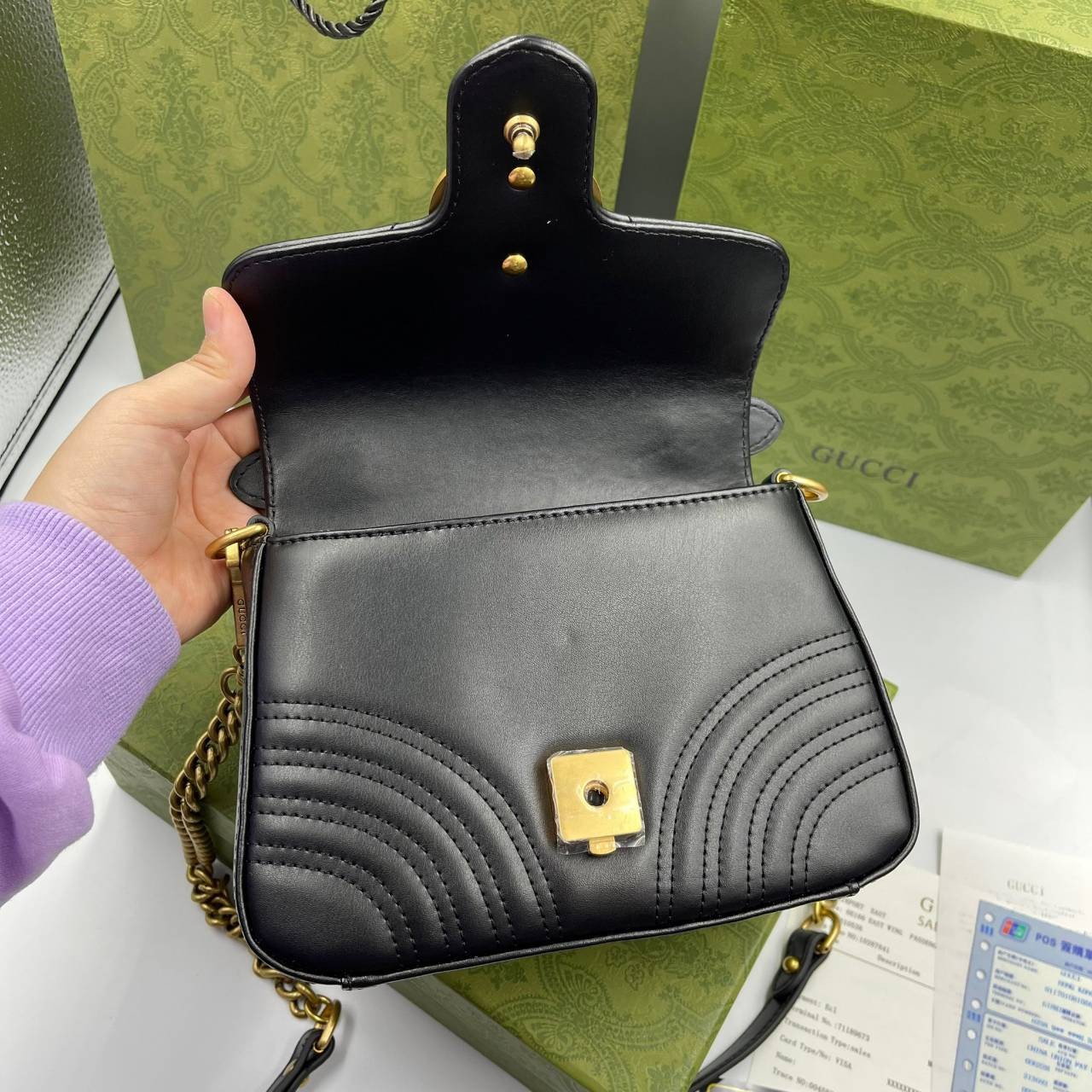 หนังแท้ GUCCI GG Marmont Mini Shoulder Bag / GG MARMONT MINI LEATHER พร้อมส่งที่ไทย งานหนังแท้ทั้งใบ สีดำคลาสสิก ใช้ได้ทุกโอกาส เป็นสีที่เข้าได้รับทุกชุด ทุกไลฟสไตส์ ภาพสินค้าถ่ายจากงานขายจริง ใช้งานต่างประเทศได้