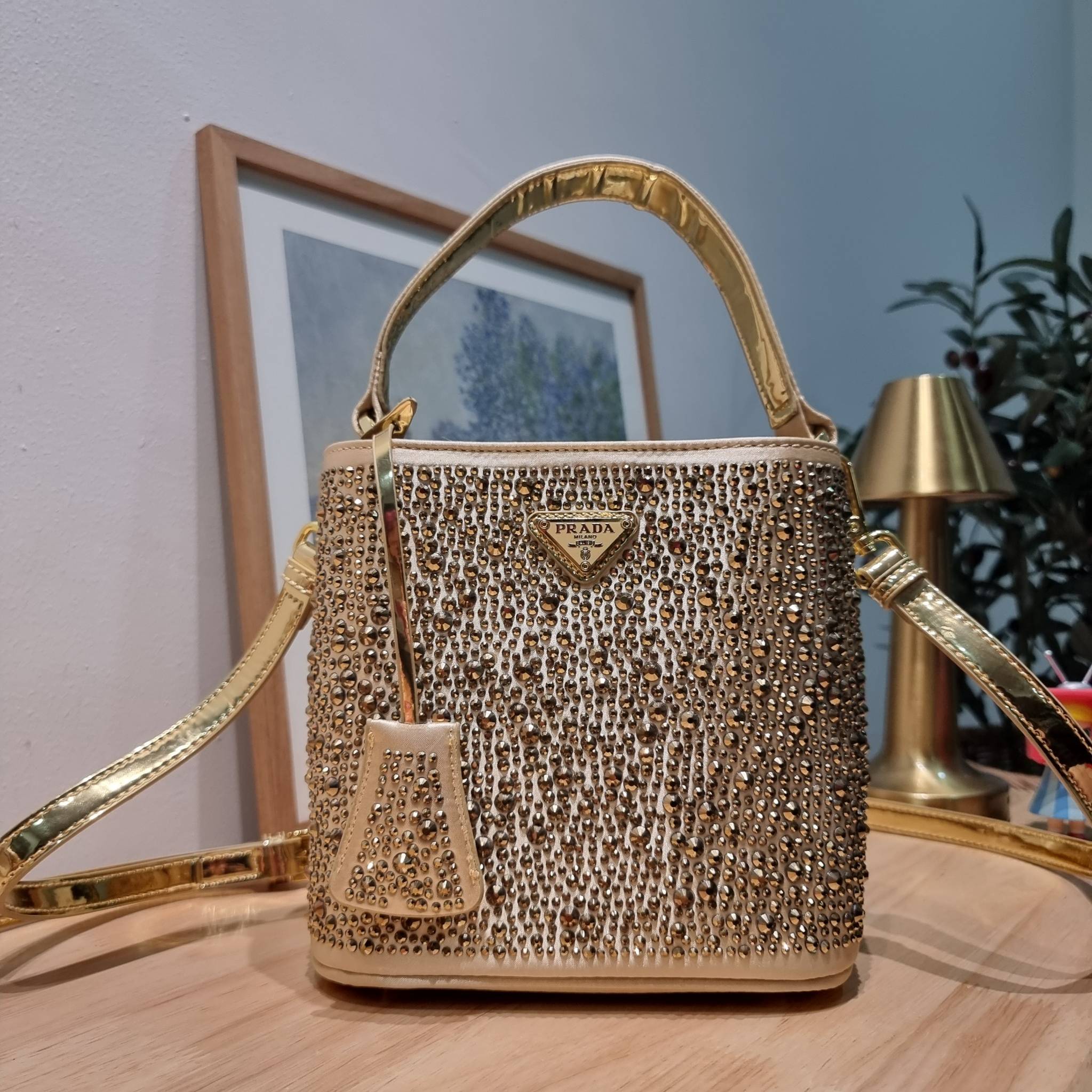 PRADA SMALL PANIER CRYSTAL EMBELLISHED TOTE BAG กระเป๋าสะพายทรงโท้ท ไซส์กำลังสวย หรูหรา โดดเด่น ถือออกงานก็ดูระยิบระยับเล่นแสง ทำให้ดูดีมีราคา