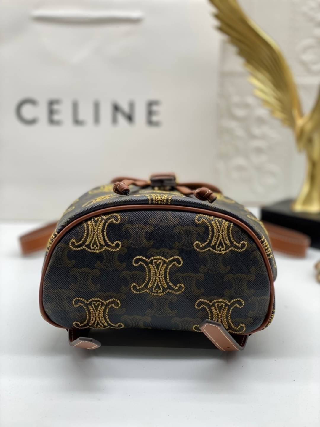 Celine Backpack / CELINE MINI BACKPACK FOLCO in TRIOMPHE CANVAS WITH TRIOMPHE HEART EMBROIDERY มินิเป้เซลีน คอลเลคชั่นสุดคูล โลโก้ลายปัก ดีเทลเดินด้ายรูปหัวใจ คละรอบใบ อีกหนึ่งไอเท็มที่ขาดไม่ได้ สำหรับสาวๆที่ต้องการ การใช้งานอย่างคล่องตัว และใส่สิ่งของได้