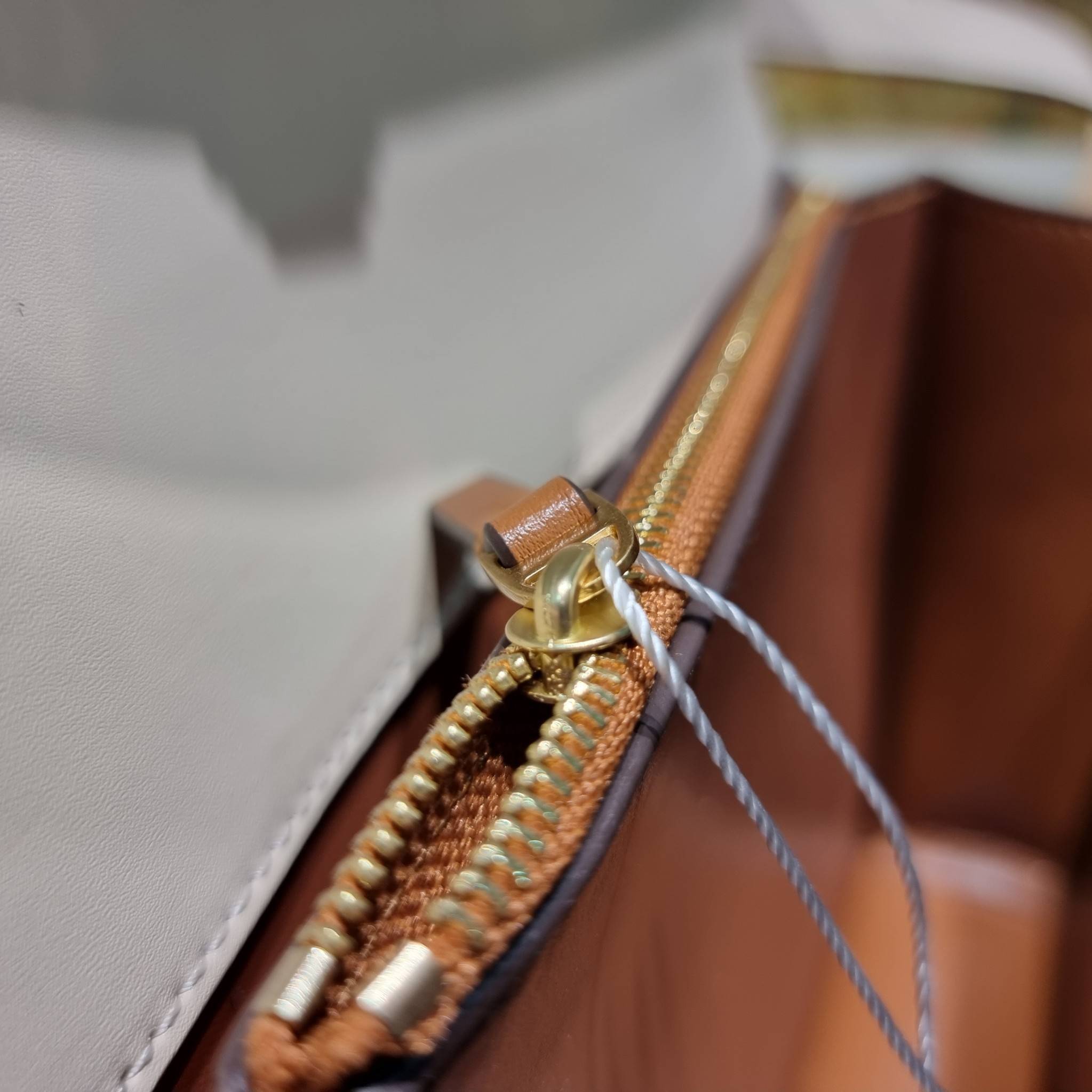 Tory Burch Bag / TORY BURCH ELEANOR CONVERTIBLE SHOULDER BAG รุ่นยอดนิยม กับไซส์ใหม่ ใหญ่จุคุ้ม! กระเป๋าสะพายข้าง ดีไซน์อยู่ทรง เรียบหรู! ผู้ดีกว่าใคร