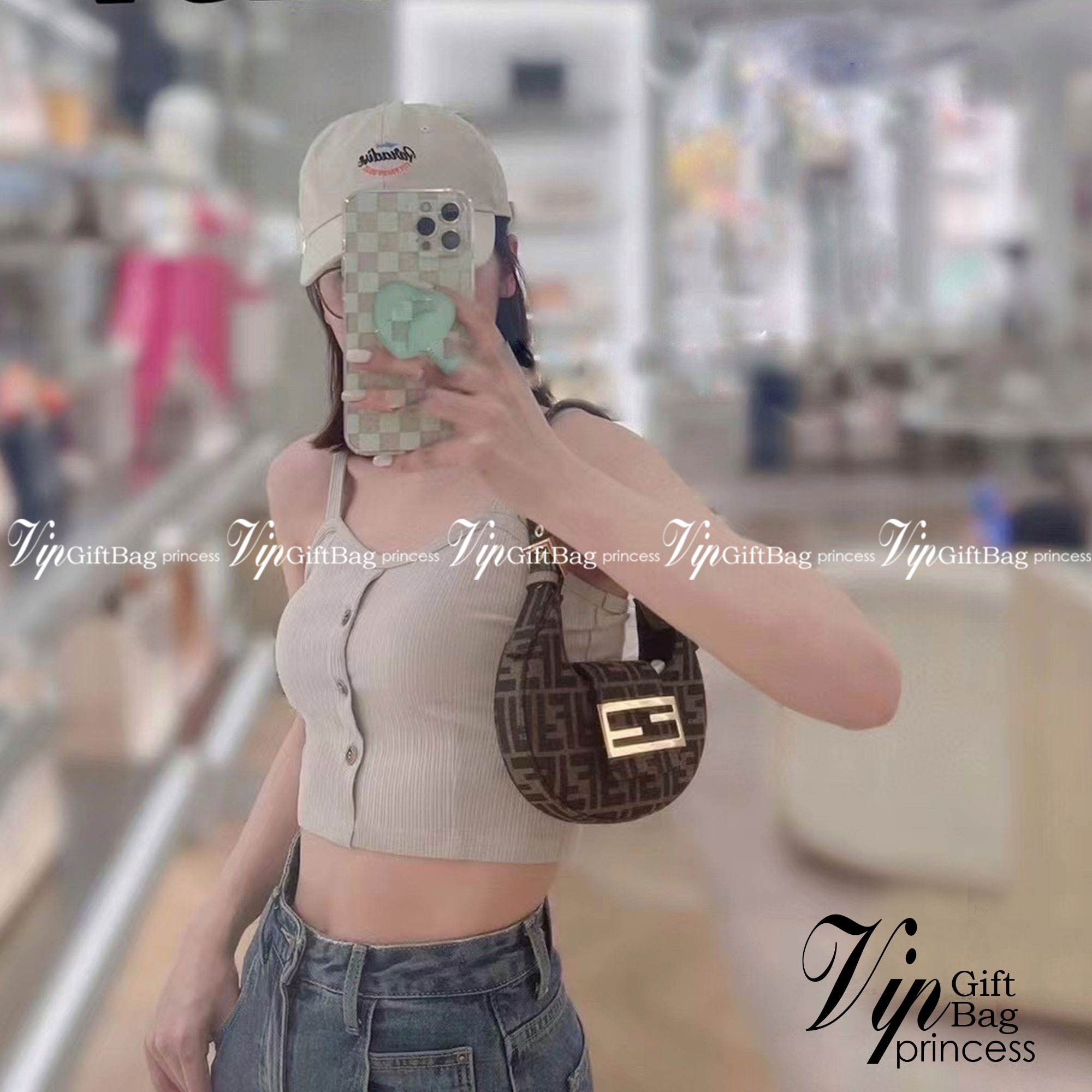 Fendi Cookie mini hobo bag / Fendi Mini Cookie FF fabric mini bag คอลใหม่ล่าสุด น้องเล็กกะทัดรัด อะไหล่ทองสวยหรูไฮโซ งานคุณภาพเน้นๆ งานเป๊ะปังมากปั้มทุกจุด กระเป๋าสะพายไหล่แบรนด์หรู น่ารักมากค่ะ