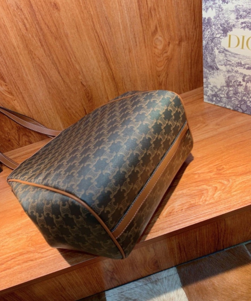 พรีเมี่ยมกิ๊ฟแท้ 100% 】CELINE SHOPPING BAG VIP GIFT WITH PURCHASE (GWP) กระเป๋าสะพายพรีเมี่ยมกิ๊ฟ Limited จาก CELINE HAUTEPARFUME DUTY FREE วัสดุ TRIOMPHE CANVAS หนังสวยอยู่ทรงกันน้ำในดีไซน์ทรง TOTE สวยหรูคลาสสิคไม่มีเอ้าท์