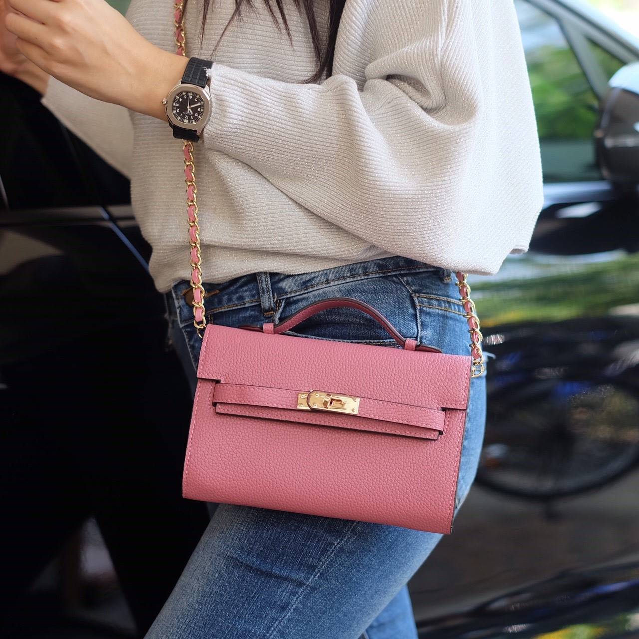 KEEP • Ellis • กระเป๋า คลัช ถือ //สะพาย ขนาด กะลังดี ทรงสวย แค่ใบเดียวจบ! หนังคุณภาพเยี่ยม ภายใน จุของคุ้ม ใส่บัตร ใส่มือถือได้ทุกรุ่น ใบนี้ จะแต่งกับ Look ไหนก้อเข้ากันได้ดีแน่นอนค๊า Don't miss!! หนังลายสวยมาก นิ่มมือ ภายในใส่ของจุกจิก 2 ด้านเลย สาม