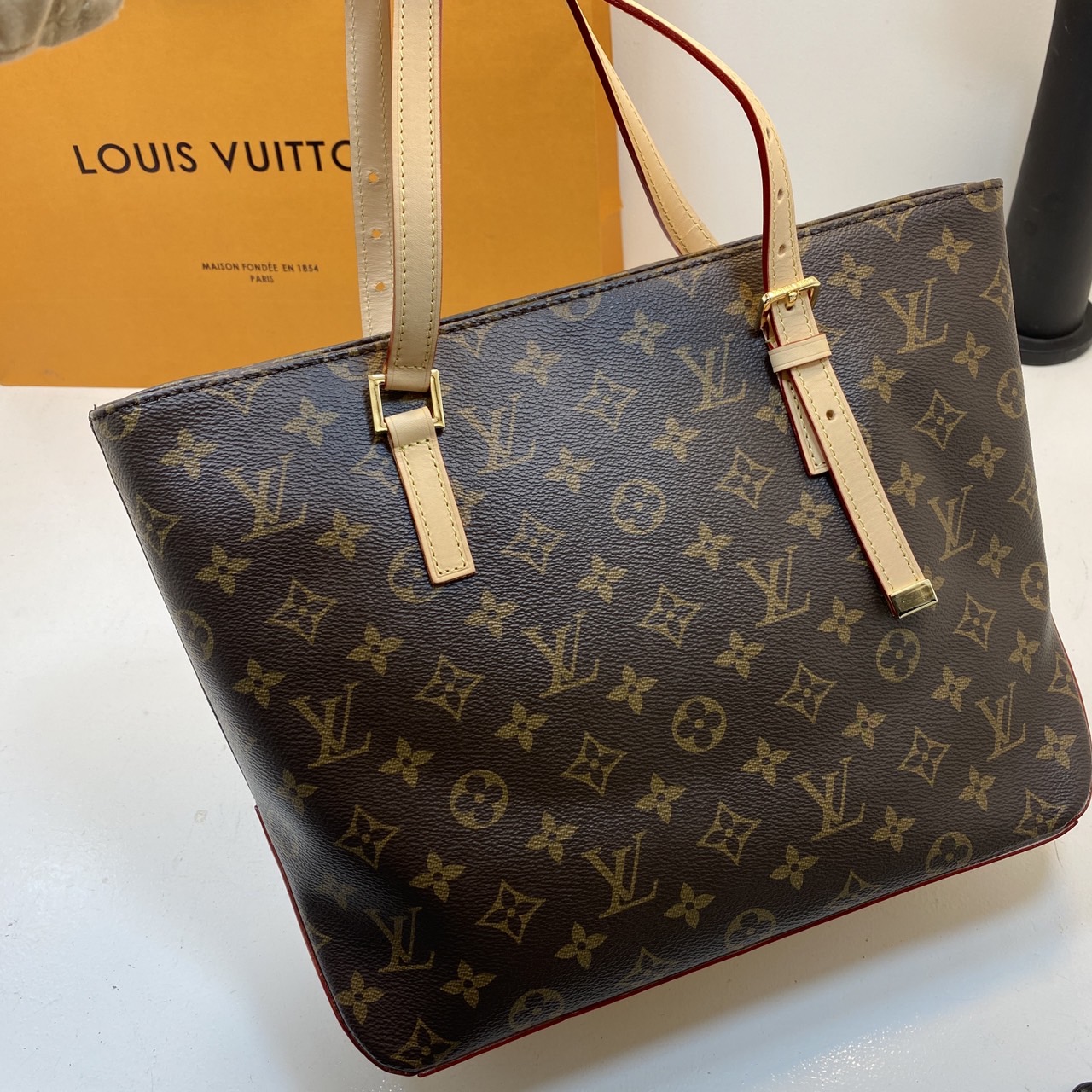LV Piano handbag Monogram Canvas / LV Tote Bag Classic for the Fall-Winter 2024 collection กระเป๋าทรงโท้ทรุ่นใหม่แบรนด์หรู สวยโดดเด่นทันสมัยตลอดกาล เกรดออริ เทียบแท้ 1:1 ใช้งานต่างประเทศได้