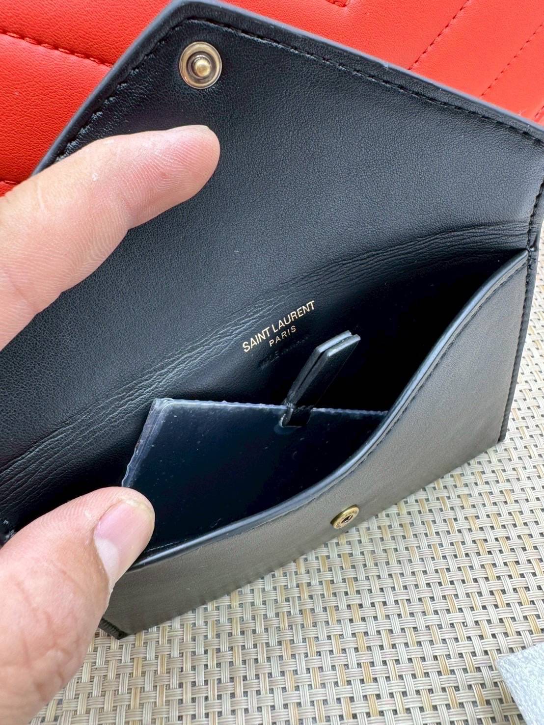 ORI หนังแท้ | 28cm YSL LOULOU medium in MATELASSÉ กระเป๋าสะพายสายโซ่าีทองหรูหรา งานหนังแท้เนื้อนุ่มตะเข็บเย็บลายเชฟรอนสวยหรูโดดเด่นเป็นเอกลักษณ์ 🤍 เกรดออริจินอล หนังแท้