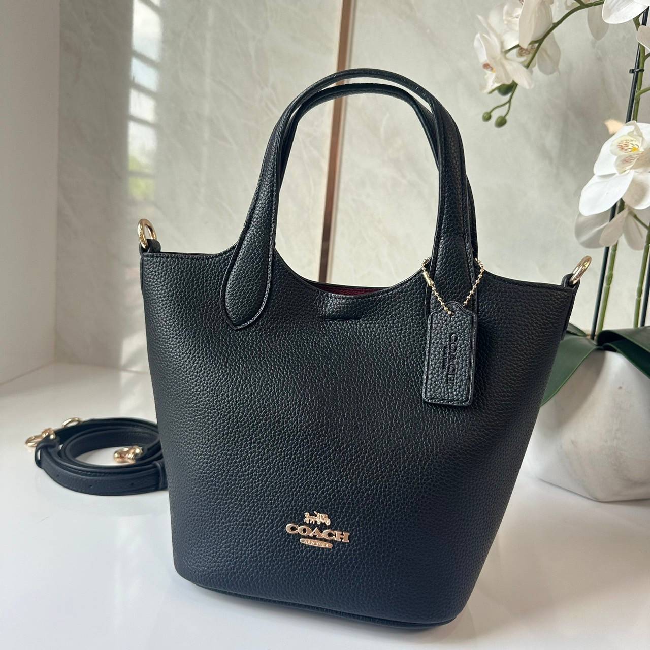 พร้อมส่ง 5 สี COACH HANNA BUCKET BAG กระเป๋าถือ/สะพายข้างทรงบักเก็ตรุ่นใหม่ดีไซน์เก๋น่ารัก เกรดท็อปออริ เกรดดีสุด สลับแท้ 1:1