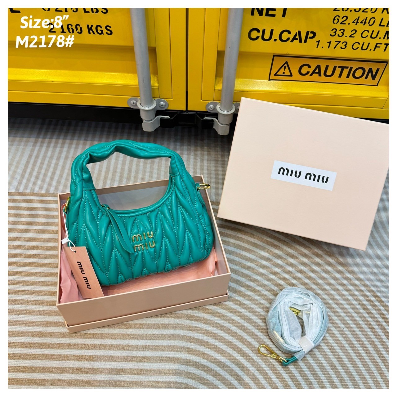 MIU MIU WANDER MATELASSÉ MINI HOBO BAG กระเป๋าถือ/กระเป๋าสะพายข้าง แบรนด์ดังจากอิตาลี ด้วยเอกลักษณ์ความโดดเด่น