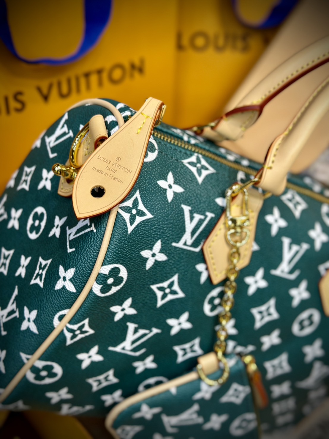 LV Speedy P9 Bandoulière 25 กระเป๋าสะพายสปีดี้รุ่นใหม่หรูหรา กระเป๋าทรงหมอนท็อปฮิตดีไซน์ใหม่ต้อนรับฤดูร้อน โดดเด่นด้วยการตกแต่งลายพิมพ์สดใส รูปทรงสวยตลอดกาล