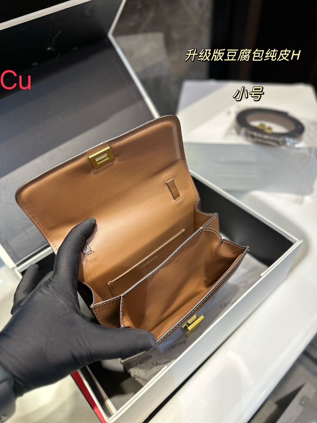 CELINE Classic bag in box calfskin / Celine Bag พร้อมส่ง กระเป๋าแบรนด์หรูที่ควรมีแห่งปี เรียบแต่หรู ต้องยกให้รุ่นนี้เลยค่ะ สวยสะกดทุกสายตา งานหนังเรียบสวยมาก แนะนำค่ะ