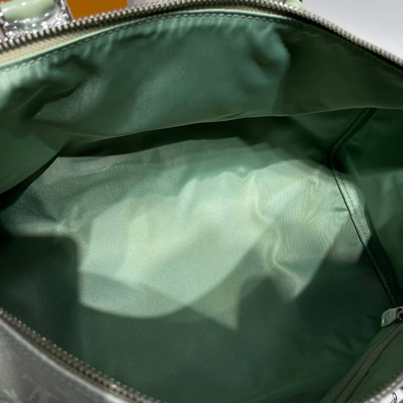 LV Keepall Bandoulière 45 Monogram Gradient Khaki green กระเป๋าเดินทางสุดคลาสสิค สีใหม่สีเขียวกากีไล่สี ได้อย่างลงตัวสวยงาม ไอเท็มที่จะทำให้การเดินทางไม่ธรรมดาอีกต่อไป