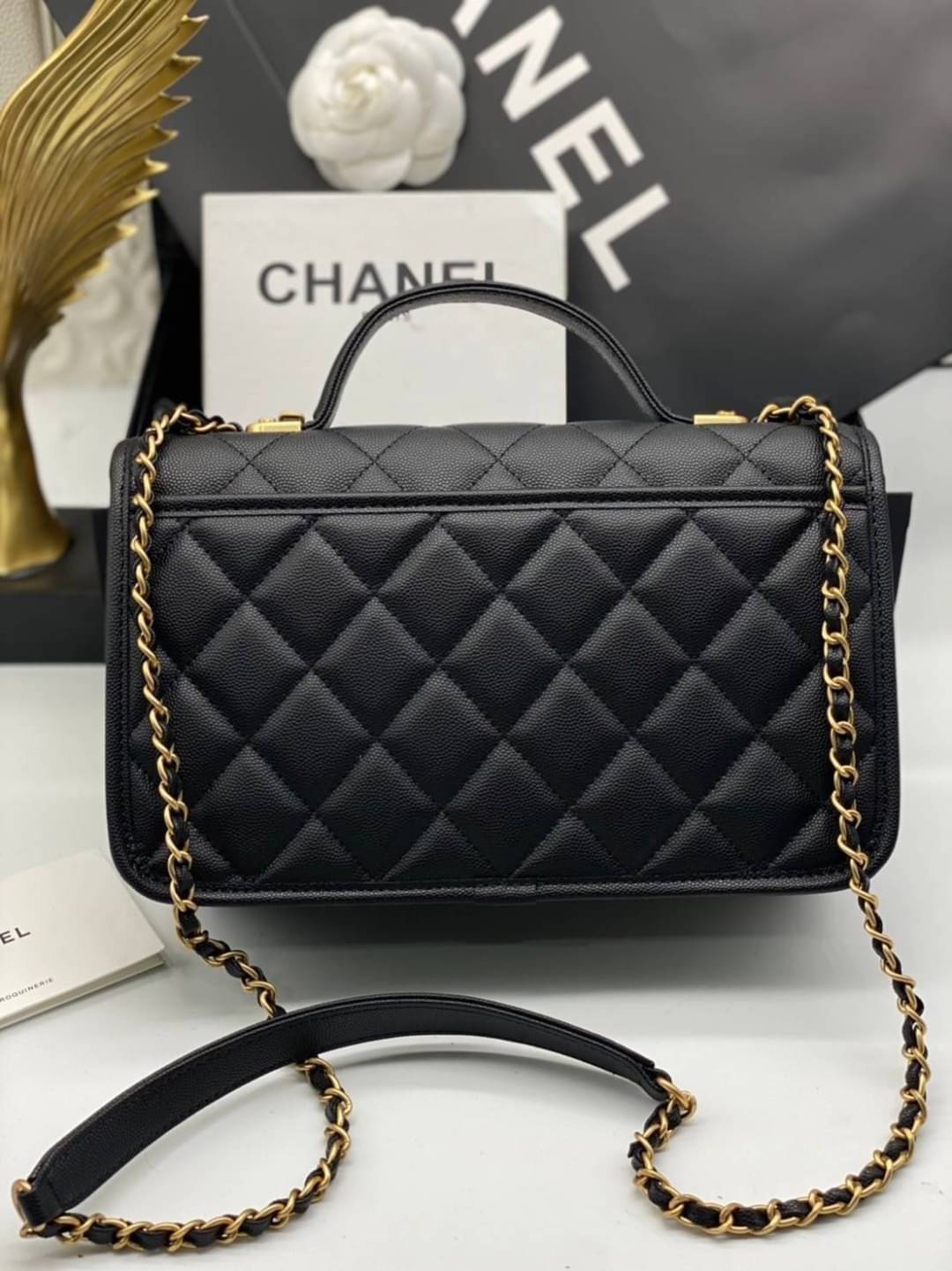 Chanel Handle Flap bag / Chanel caviar Quilted Medium Sweet Classic handle Flap bag เกรดออริจินอล กระเป๋าสะพายทรงเหลี่ยมมาใหม่ พร้อมหูหิ้วด้านบน งานหนังสวยมาก