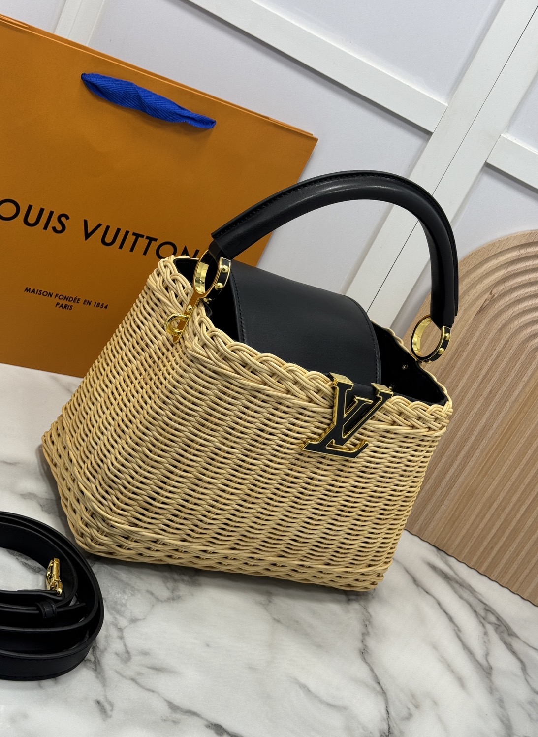 LV Wicker Capucines BB Bag / LV Capucines BB braided rattan Bag กระเป๋าถือพร้อมสายสะพายทรงบัคเก็ตสานขึ้นรูปสวยงามตามรูป เกรดออริ เทียบแท้ 1:1 ใช้งานต่างประเทศได้
