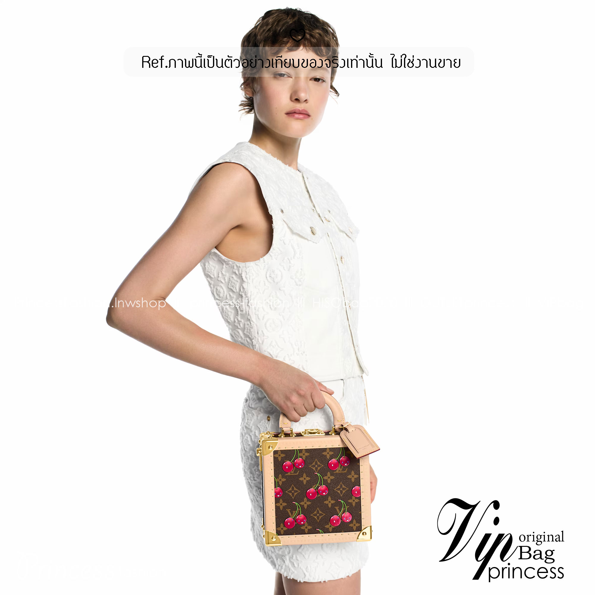 ORI หนังแท้ | LV x TM Mini Square Trunk Cherry Monogram Canvas กระเป๋าสะพายทรงกล่องทรังค์ดีไซน์ขนาดเล็กพกพาสนุก เอกลักษณ์เหนือกาลเวลา Monogram แคนวาสแสนคลาสสิกประดับลายเชอร์รี่สไตล์ Kawaii
