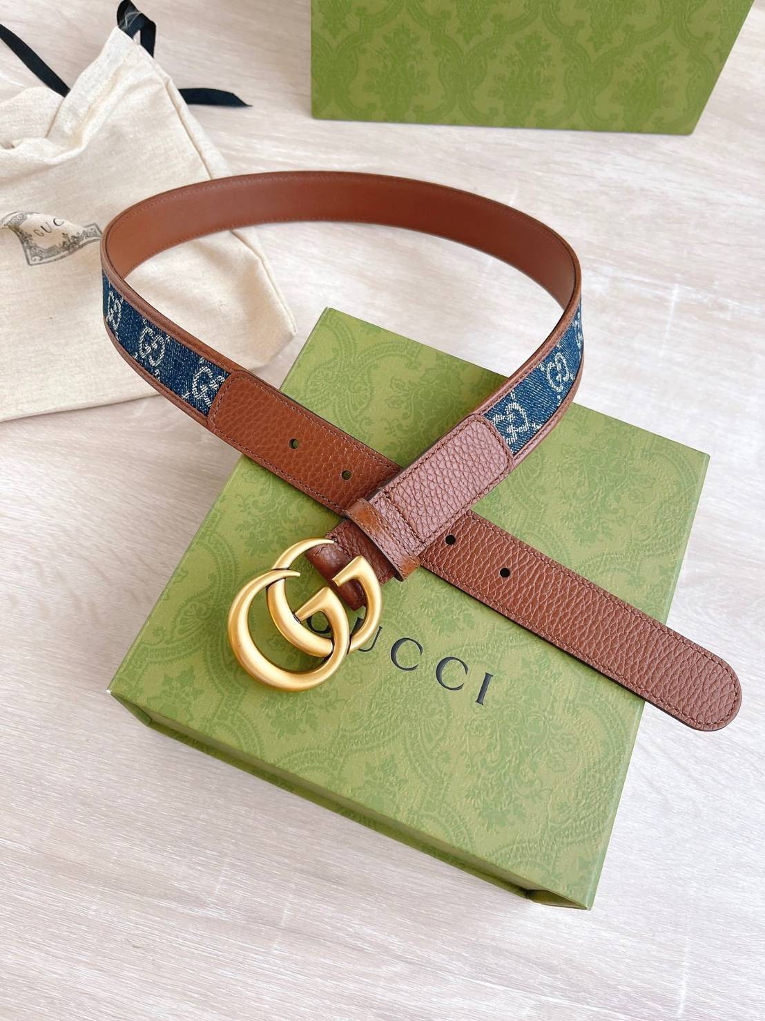 หนังแท้ GUCCI GG leather belt 30mm / GG Denim Belt พร้อมส่งที่ไทย เข็มขัด GG เดนิมสลับหนังแท้เกรดดีที่สุด ยิ่งใช้ยิ่งสวย โทนสีน่าใช้มากก สายปรับระดับได้ มาในดีไซน์คลาสสิคเรียบหรูเข้ากับทุกลุ๊คแบบไม่มีเอ้าท์ ภาพสินค้าถ่ายจากงานขายจริง ใช้งานต่างประเทศได้