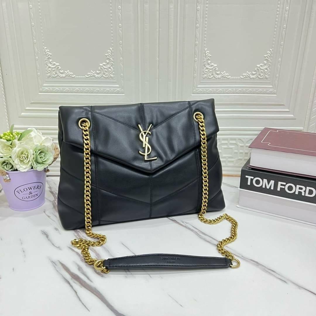VIP 🥂 YVES SAINT LAURENT Loulou Puffer Small shoulder bag 12" / YSL Loulou Puffer quilted leather มามุงค่าา ใครเล็งใบนี้มาแล้วน้า งานหนังสวยสมการรอคอย มาแบบครบเซ็ทพร้อมถุงผ้าและกล่อง นอกจากจะซื้อมาใช้เองแล้ว ก็เหมาะซื้อเป็นของขวัญให้คนรู้จักเ