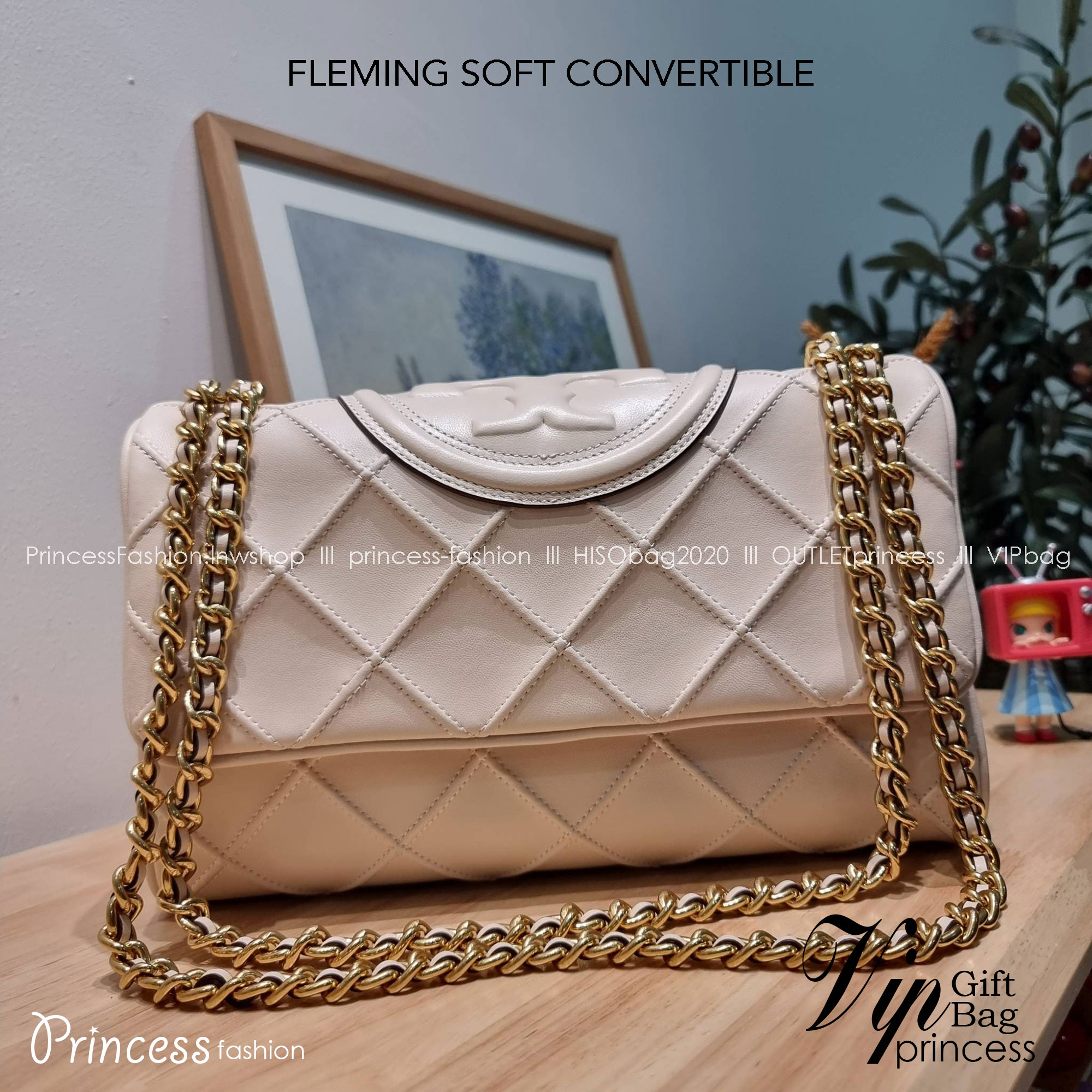 TORY BURCH FLEMING SOFT CONVERTIBLE SHOULDER BAG รุ่นหายาก กับดีไซน์ใหม่ล่าสุด มาพร้อมเสิร์ฟความสวยถึงบ้านไปเลย กับกระเป๋าสะพายไหล่ขนาดกำลังสวย หนังแท้นิ่มเต็มใบ สัมผัสสบายมือ