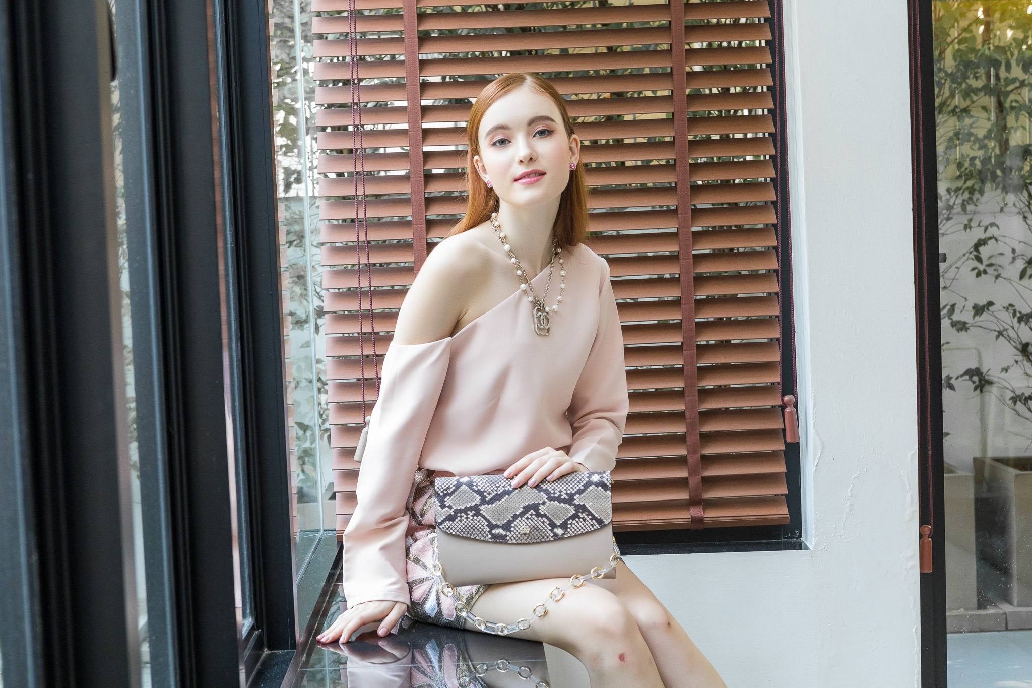 คลัชมาใหม่ สัปดาห์นี้ค่า ‘ Stair ‘ Clutch bag ✔️รอบนี้เข้าเพิ่มอีก 5 ลายเลยน๊า หลังจากปล่อยคอลเลคชั่นแรกออกไปแล้วได้รับความนิยมมากๆ รอบนี้จัดเฉดสีกลางๆ ให้แมทช์ง่ายกับชุดด้วยค่า **หนังวัวแท้ค่า