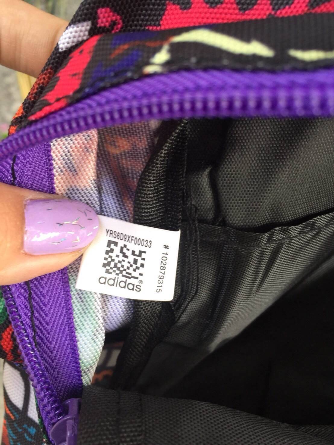 ADIDAS WOMEN ORIGINALS CROCHITA CLASSIC BACKPACK กระเป๋าเป้ แบบใหม่ล่าสุด พิมพ์ลายคลาสสิค ใช้เป็นกระเป๋านักเรียน หรือเป้กีฬาได้ ช่องใส่ของใหญ่แยกช่องสำหรับใส่หนังสือ และมีช่องหน้าใส่ของจุกจิก รูปแบบสวยทันสมัย ใช้ได้ทั้งชาย-หญิง วัสดุคุณภาพดี กันน้ำได้