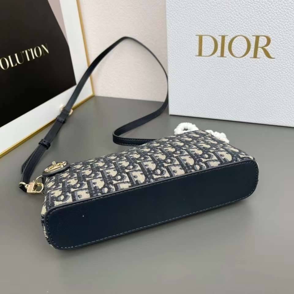 DIOR 30 Montaigne Dior Midi Mini Bag Blue Dior Oblique Jacquard กระเป๋าถือ/สะพายคอลใหม่ล่าสุด ดีไซน์หรูหรา รูปทรงใช้งานง่าย ได้ทั้งงานกลางวันและกลางคืน สวยหรู ดูดี มีระดับ