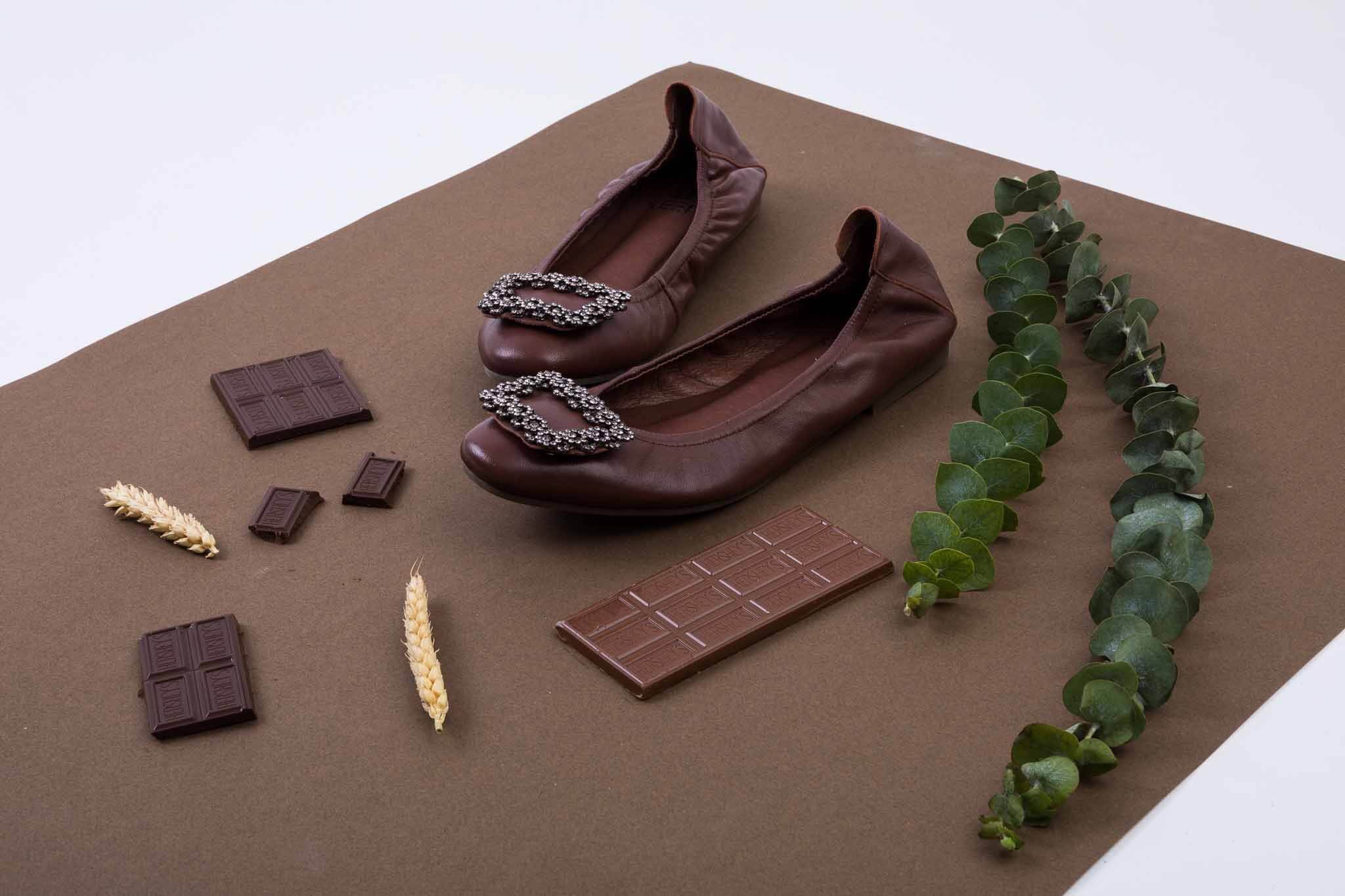 New In กับรองเท้า KEEP รุ่น BALELA FLAT SHOES ดีเทลรองเท้า = รองเท้า หนังแกะแท้ทั้งคู่ ( ด้านนอก และ ซับในด้านใน ) ผิวสัมผัสละเอียด ใส่แล้วสบายเท้ามากๆ มากๆค่า =รุ่นนี้ หน้าเท้ากระชับเก็บรูปเท้า เน้นช่วงเท้าเรียวขึ้น = พื้นรองเท้า เสริมแผ่นรองเท้า หนา - น