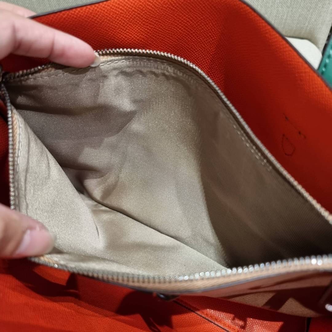 COACH C8613 MOLLIE TOTE 25 WITH MYSTICAL FLORAL PRINT คอลใหม่ล่าสุด ยังไม่เข้า shop ไทย สวยๆแบบไม่ต้องรอพรีฯให้ยาวนาน กับกระเป๋าโท้ทไซส์เล็กที่สาวๆต่างก็ต้องปักใจรัก สวยสมใจ ดีไซน์ลวดลายดอกไม้ คละเคล้าเต็มใบ สีสันสดใส น่าใช้สุดๆ วัสดุหนังแคนวาส ภายในโล่งก