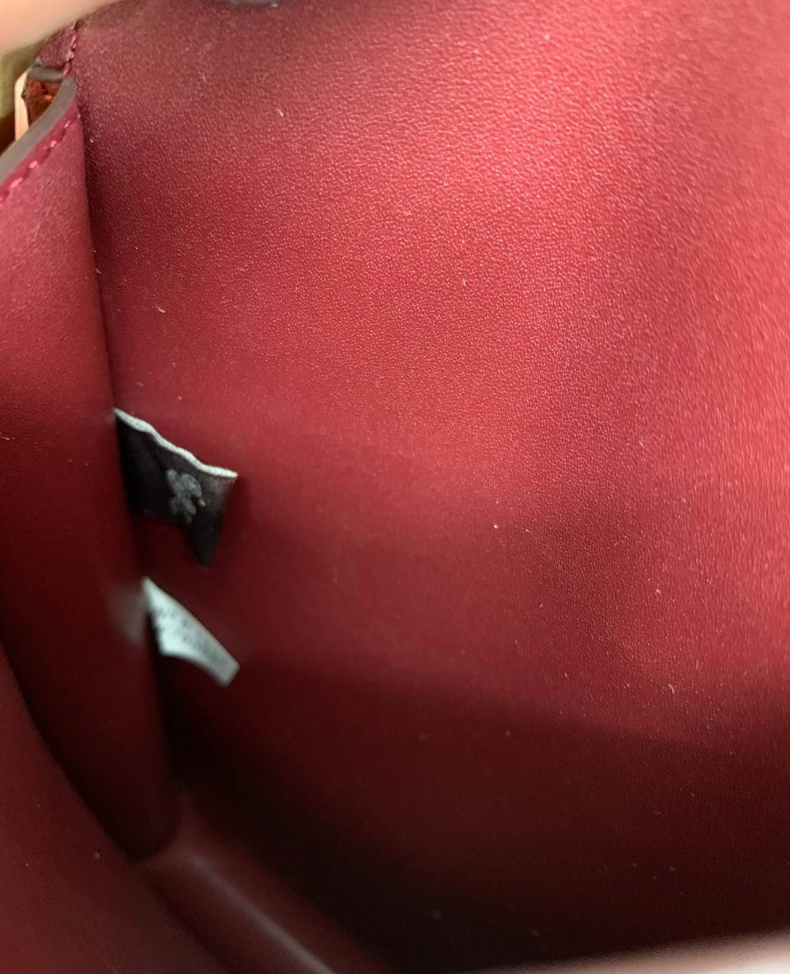 COACH PHONE CASE CROSSBODY BAG ((73486//76988//76357//39955//91046)) COACH NORTH/SOUTH CROSSBODY IN SIGNATURE CANVAS กระเป๋าใส่โทรศัพท์รุ่นนี้ มีความโดดเด่นทั้งดีไซน์และคุณสมบัติในการใช้งาน ด้วยลวดลายที่มีซิกเนเจอร์เป็นเอกลักษณ์แล้ว ด้านหลังยังมีช่องใส่กา